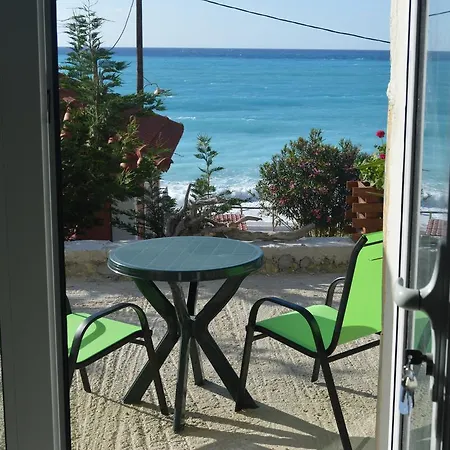 Petani Beachside Vóvikes