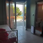Petani Beachside דירה