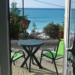 Petani Beachside Vóvikes