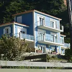 Petani Beachside דירה