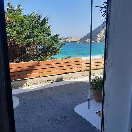 Petani Beachside Vóvikes