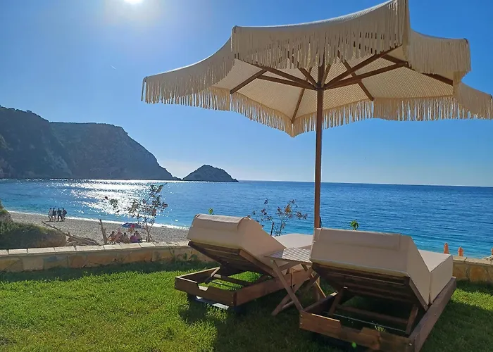 Petani Beachside Vóvikes