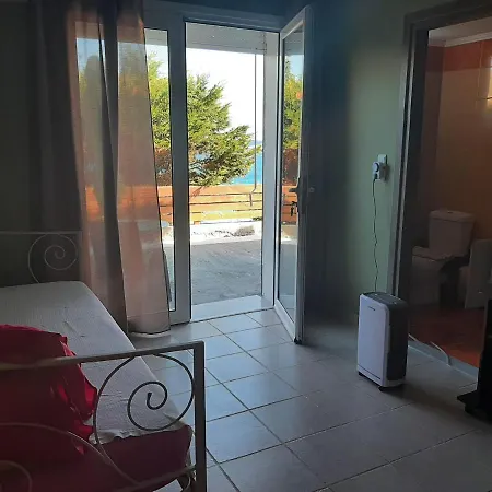 Petani Beachside Apartman
